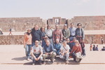 Gruppo... al sito archeologico.